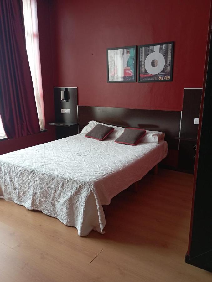 Hotel / Restaurante La Pepa Avilés Dış mekan fotoğraf
