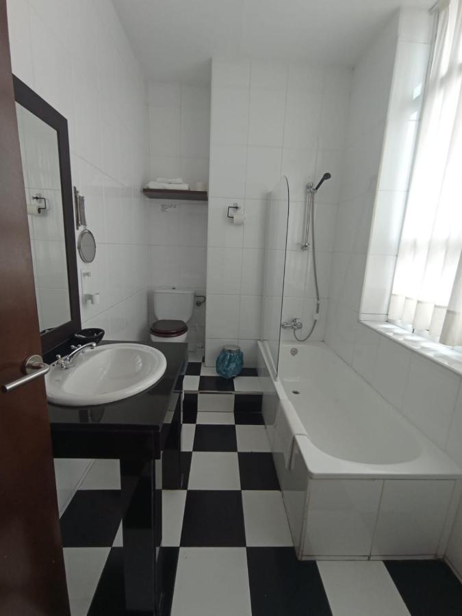 Hotel / Restaurante La Pepa Avilés Dış mekan fotoğraf